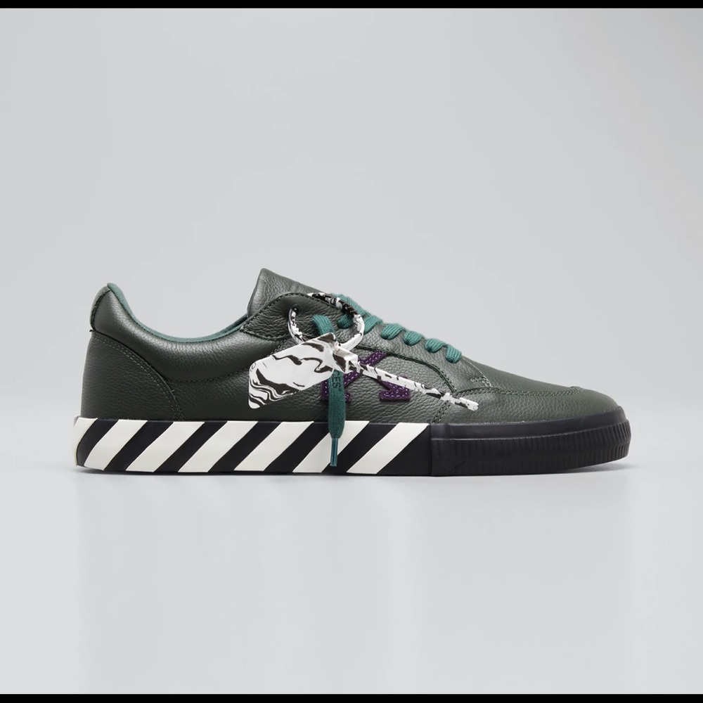 OFF-WHITE
Men's Vulcanized Leather Low-Top Sneakers